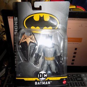 NEW DC COMICS BATMAN MISSIONS BATMAN ACTION FIGURE ON CARD  SEALED